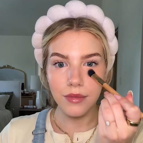 <p>Plays Nicely with Makeup</p>